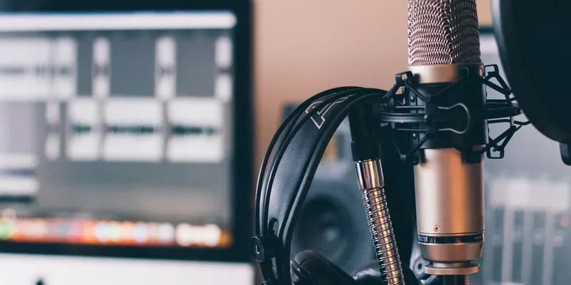 4 podcasturi și 10 ebook-uri gratuite pe care orice designer ar trebui să le aibă